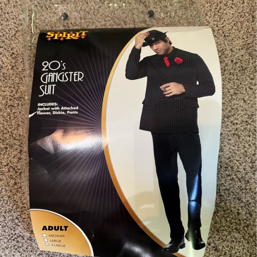 1920’s pinstripe gangster suit. XL Halloween black